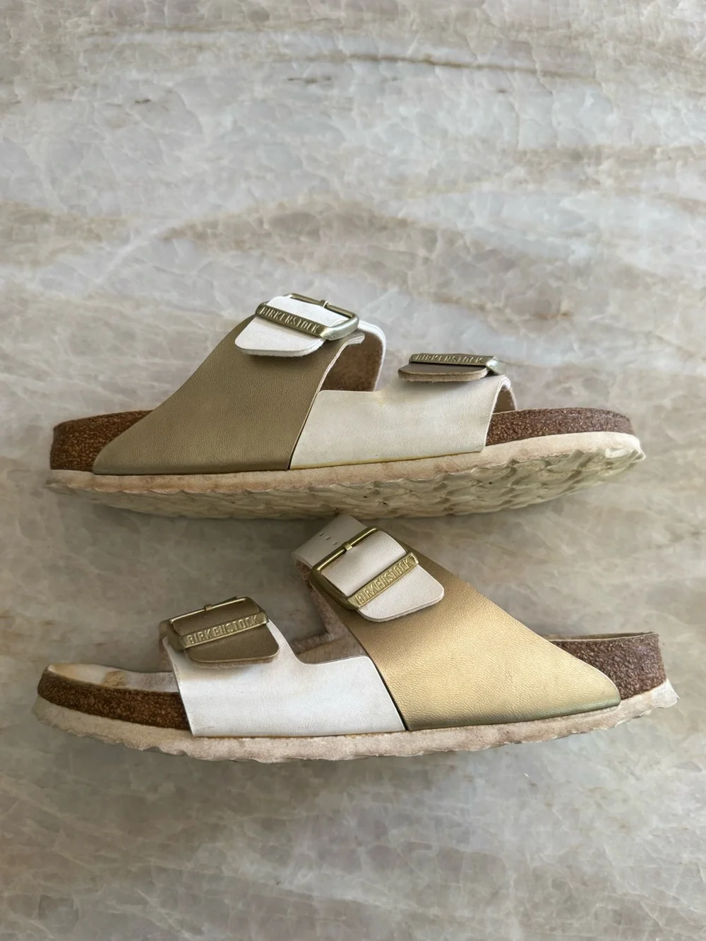 Birkenstock Arizona Split Slide Sandal in Women’s 40 (9-9.5 US) in White/Gold